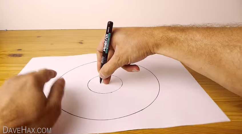 讓這支影片教你怎麼徒手畫出完美圓圈