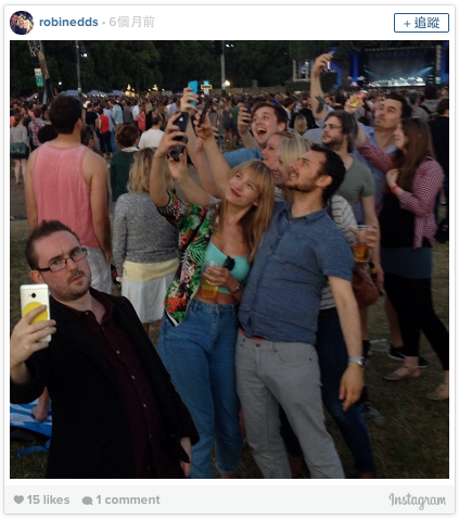 甚至是大家一起跳「自拍舞」。