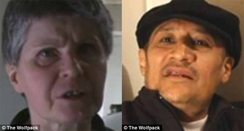 他们的父亲Oscar (右) 是个来自祕鲁的移民，患有妄想症和饮酒问题的他，一直认为纽约会「毒害」他的孩子们，所以就让孩子们全都关在家里头。左边则是他们的母亲。