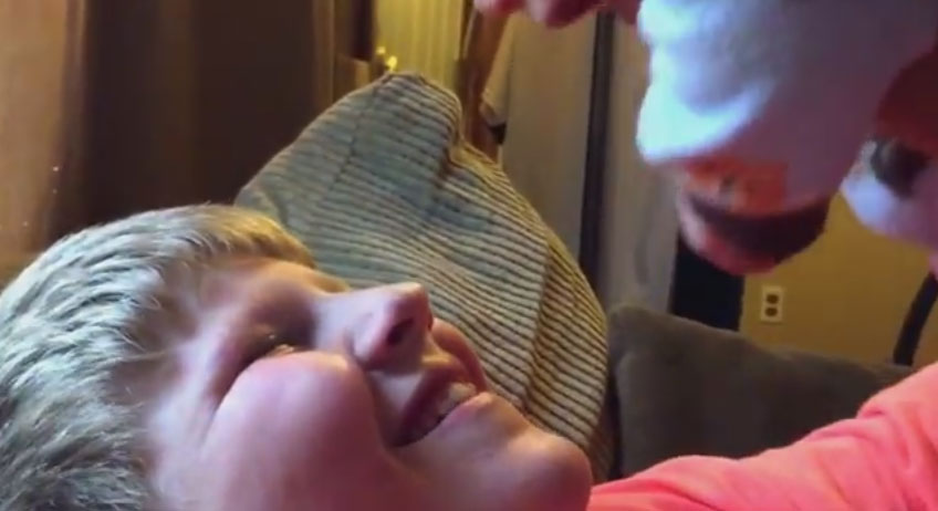 小寶寶嘔吐在嘴裡