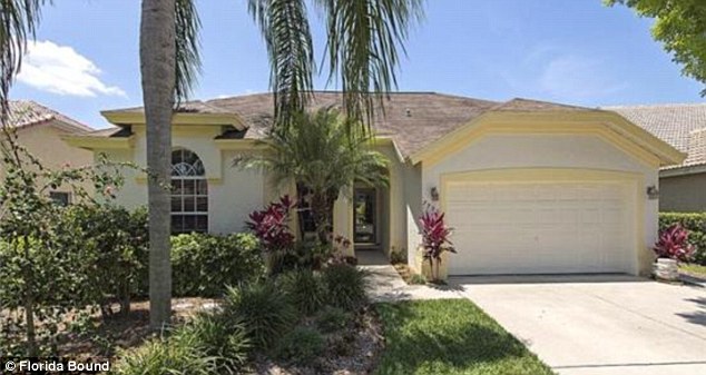 2ABA035200000578-3169735-Across_the_pond_a_sprawling_three_bedroom_house_in_Collier_Count-m-9_1437558176287