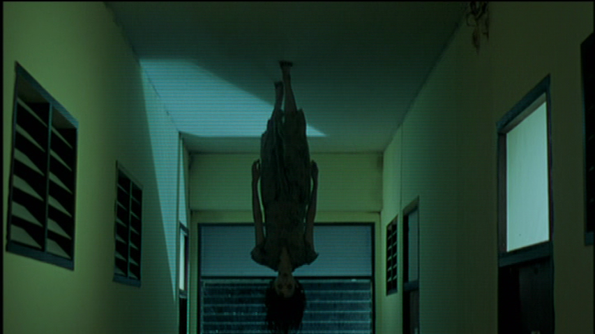 Shutter-2004-ghost-walking-on-ceiling