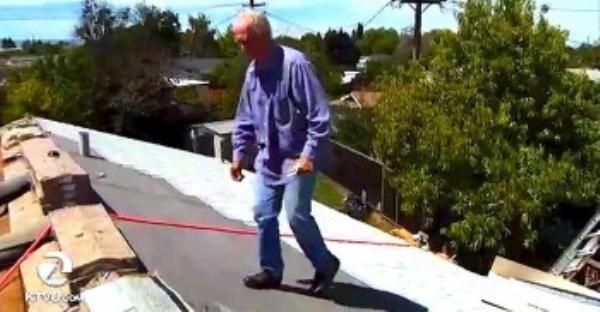 this-old-man-was-struggling-to-re-roof-his-house-then-something-amazing-happened-7-photos-6