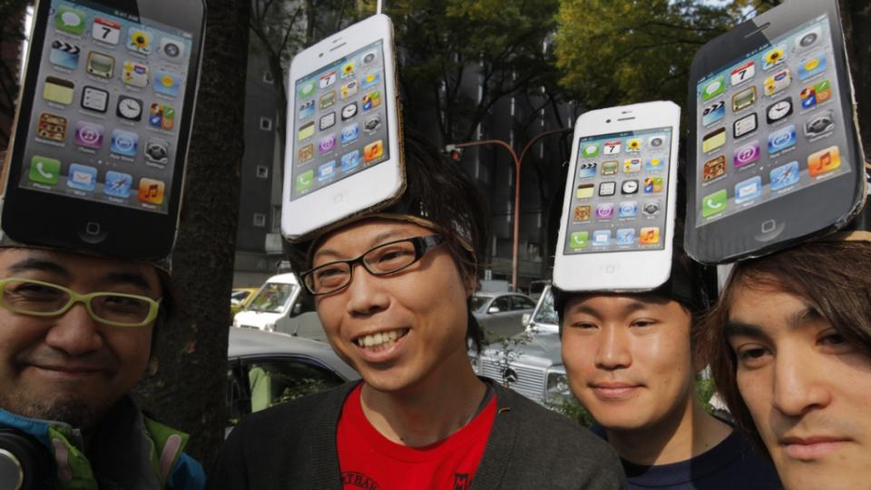 Apple Inc. fans wait in line in front of a Softbank Mobile Corp. shop in Tokyo to buy its new iPhone 4S on the launch day in Japan Friday, Oct. 14, 2011. (AP Photo/Itsuo Inouye)