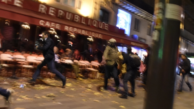 paris-attacks-chaos-nov-13-2015-place-de-la-republique-square