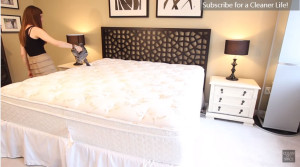 她突然在床墊上「瘋狂撒上一層小蘇打粉」,但聽完她這麼做的超恐怖原因後我決定假日就實行!% 照片 她突然在床墊上「瘋狂撒上一層小蘇打粉」,但聽完她這麼做的超恐怖原因後我決定假日就實行!