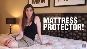 她突然在床墊上「瘋狂撒上一層小蘇打粉」,但聽完她這麼做的超恐怖原因後我決定假日就實行!% 照片 她突然在床墊上「瘋狂撒上一層小蘇打粉」,但聽完她這麼做的超恐怖原因後我決定假日就實行!