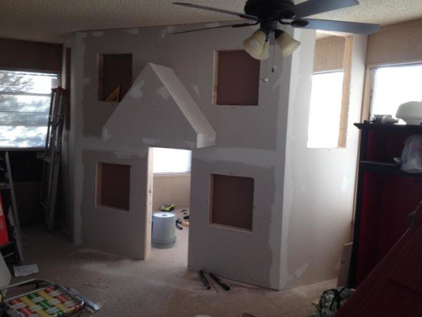 father-builds-kids-indoor-playhouse-diy-10