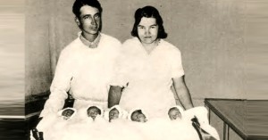 她們是「世界上首例5胞胎女孩」,1934年一出生便受到全球關注,但後來她們的悲慘遭遇會讓你見識到人性醜惡...% 照片 她們是「世界上首例5胞胎女孩」,1934年一出生便受到全球關注,但後來她們的悲慘遭遇會讓你見識到人性醜惡...