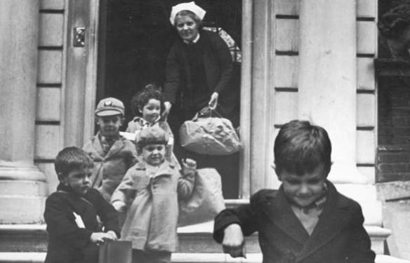 納粹大屠殺期間「她冒生命危險用屍袋救出2500個猶太小孩」，絕口不提「因為她覺得救得不夠多」。