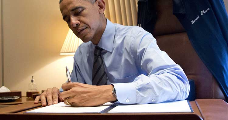 Left-handed-Obama