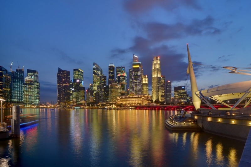 Singapore_CBD_skyline_from_Esplanade_at_dusk-e1465338205639