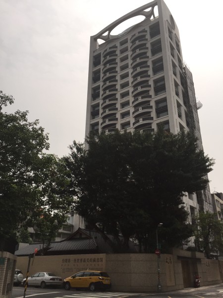 ca6c16ed-dfe5-44b4-94ab-77a453c23e6b@450x600