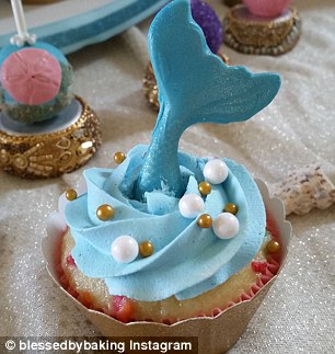 36668B4600000578-3696764-Mermaid_The_cupcake_makers_have_made_little_mermaid_themed_cupca-a-55_1468916756068