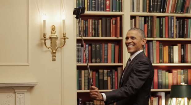 Obama-selfie-stick
