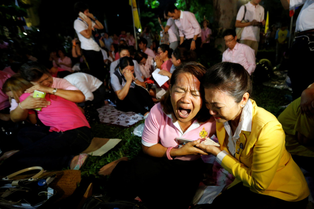 People weep after an announcement that Thailand's King Bhumibol Adulyadej has died, at the Siriraj hospital in Bangkok