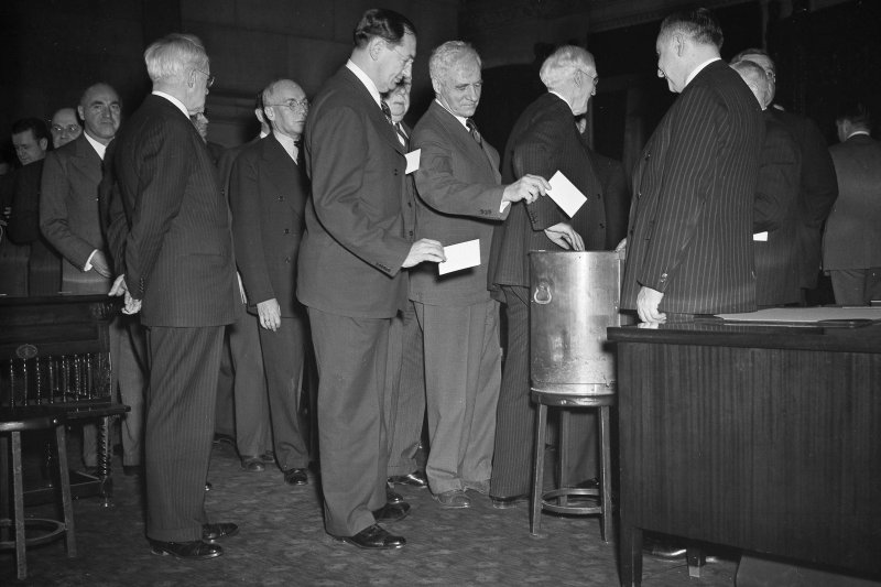 20161107-035339_u1085_m215356_aa00