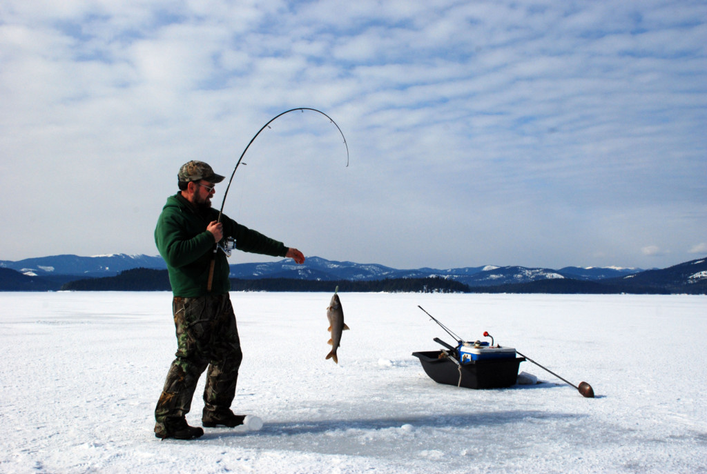 OUTDOORS ICE FISHING 2