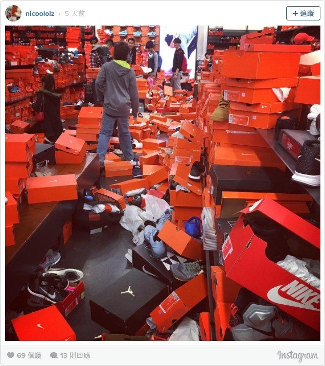 Nike鞋店经过一晚的黑色星期五疯狂扫货后，一片废墟比地震还恐怖「奥客国外也很多」！