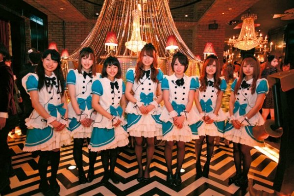 14間證明「日本人壓力比較大」的超另類主題餐廳。#10俏麗女護士在你面前自愛愛！