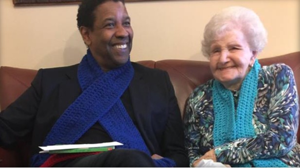 99歲老奶奶當年幫「7歲丹佐華盛頓」辦借書證，50年後影帝「驚喜現身」超溫馨！