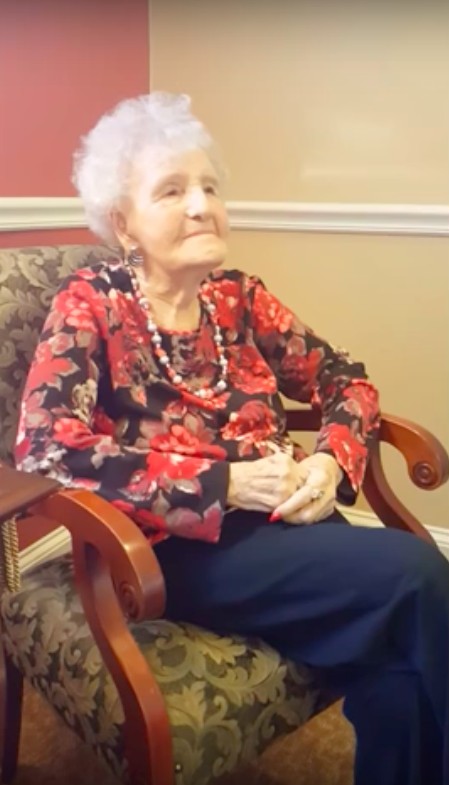 99歲老奶奶當年幫「7歲丹佐華盛頓」辦借書證，50年後影帝「驚喜現身」超溫馨！