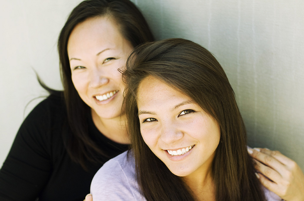 asian-mother-daughter-laughing