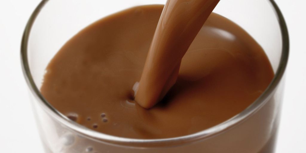 軍中巧克力牛奶有著「獨特香味」，恐怖的真相讓他「再也不喝了...」