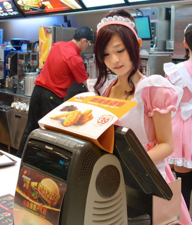 7大盤點「麥當勞神級正妹女店員」！#4空靈美少女「麥當勞之花」粉絲衝破28萬！