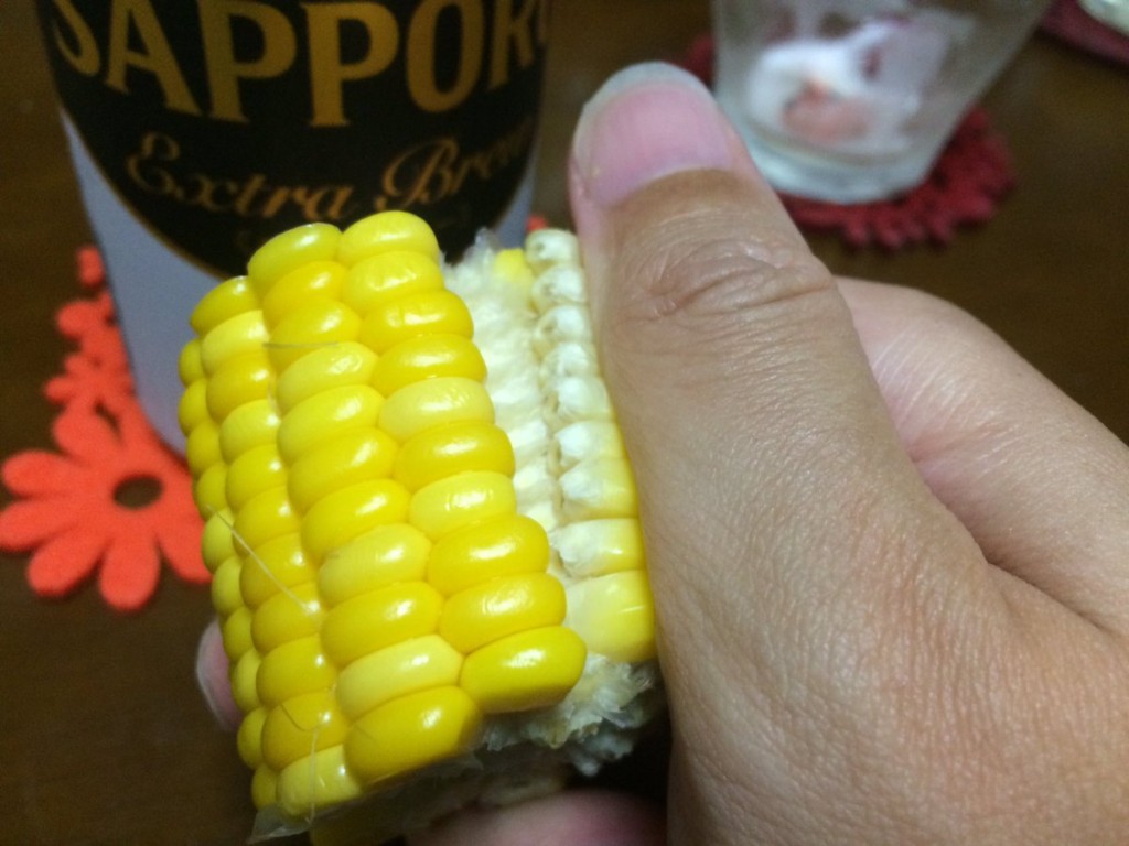 吃錯一輩子！日本瘋傳「超神一指吃玉米法」，原來「用啃的」是最笨的做法！