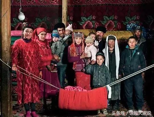 中國唯一的「白種人民族」女生美翻天，為了「最完美血統」只和自己族人結婚！