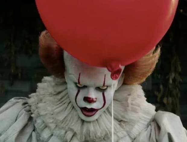 嚇人小丑《牠》演員本人照片曝光，超可口的「壞眼神小鮮肉」讓女生愛上小丑！