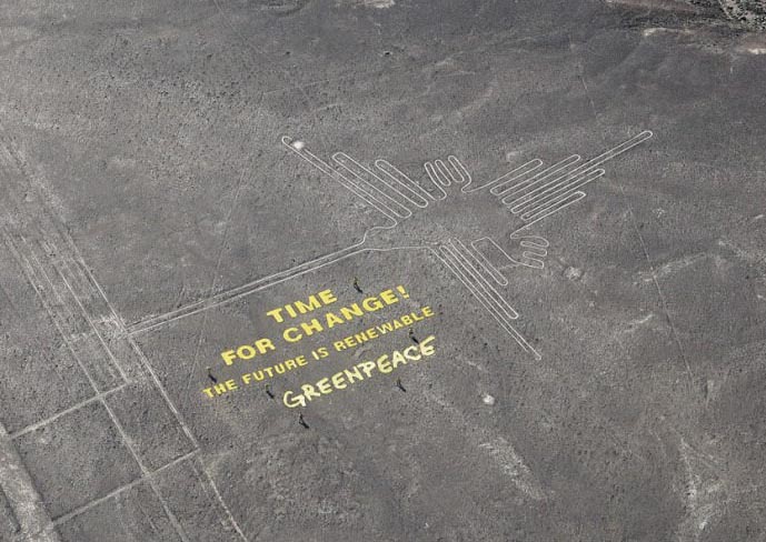 納斯卡線條（Nazca Lines）是位於納斯卡沙漠上的巨大地面圖形，是當地重要的文化遺產。在最近，綠色和平組織（Greenpeace）有一個行動團隊來到了這裡，要來做一個行動的宣傳。