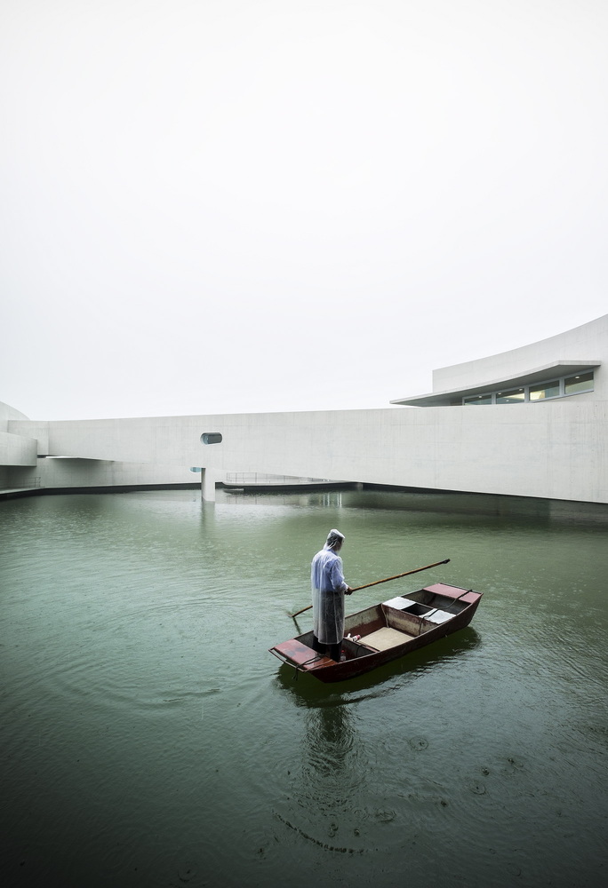来自中国的设计"The Building on the Water (水上建筑) "。