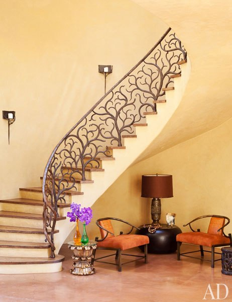 item3.rendition.slideshowVertical.will-jada-pinkett-smith-home-04-staircase