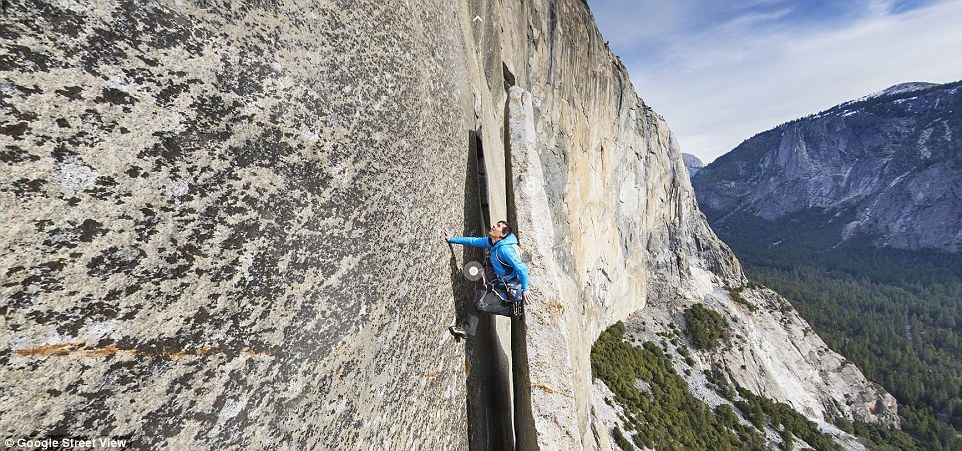 29ECB95200000578-3137377-In_this_image_Alex_Honnold_climbs_up_a_feature_known_as_Texas_Fl-a-9_1435147437088