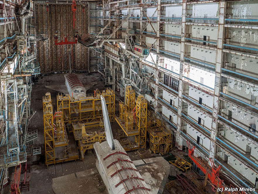 abandoned-soviet-space-shuttle-hangar-buran-baikonur-cosmodrome-kazakhstan-ralph-mirebs-1