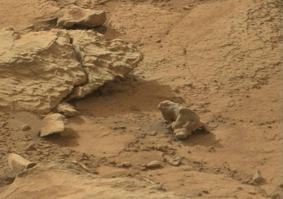 mysterious-crab-shaped-object-spotted-on-mars-13-photos-10