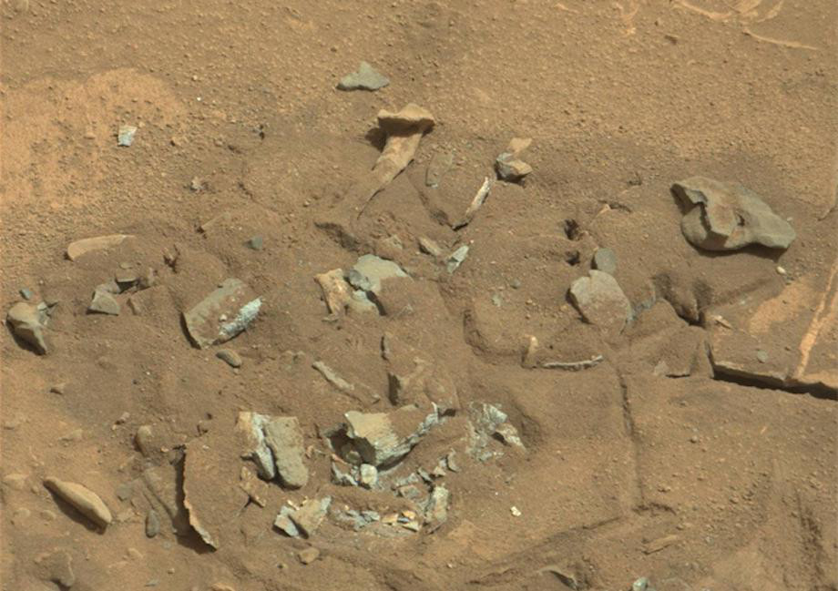 mysterious-crab-shaped-object-spotted-on-mars-13-photos-12