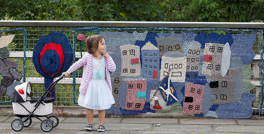 grandmother-yarn-bomb-uk-souter-stormers-knitting-104-year-old-grace-brett-2