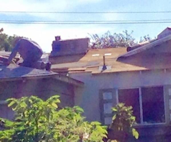 this-old-man-was-struggling-to-re-roof-his-house-then-something-amazing-happened-7-photos-3