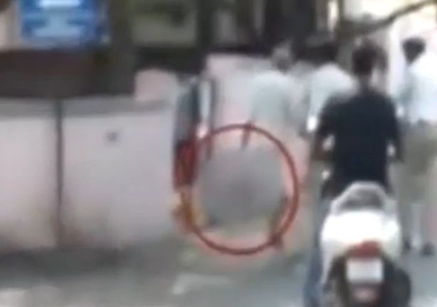 Man-carries-wifes-severed-head-through-the-streets