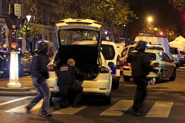 UNILAD-French-police-secure-the-area-near-the-Bataclan-concert-hall-161210