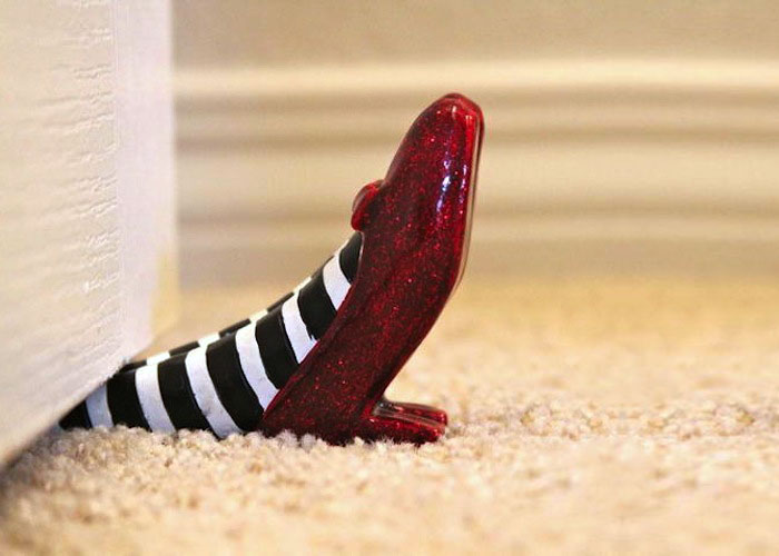 creative-doorstops-22__700