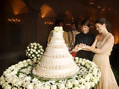 tom-cruise-and-katie-holmes-wedding-cake-01