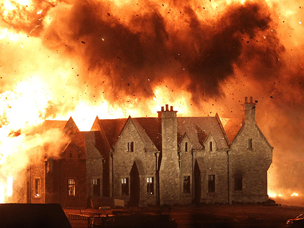 skyfall-lodge-explosion-scene-007-surrey-set