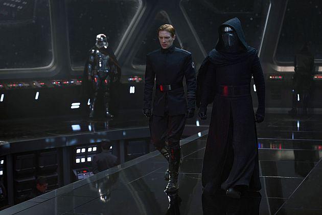 star-wars-force-awakens-images-villains-kylo-ren-hux_0