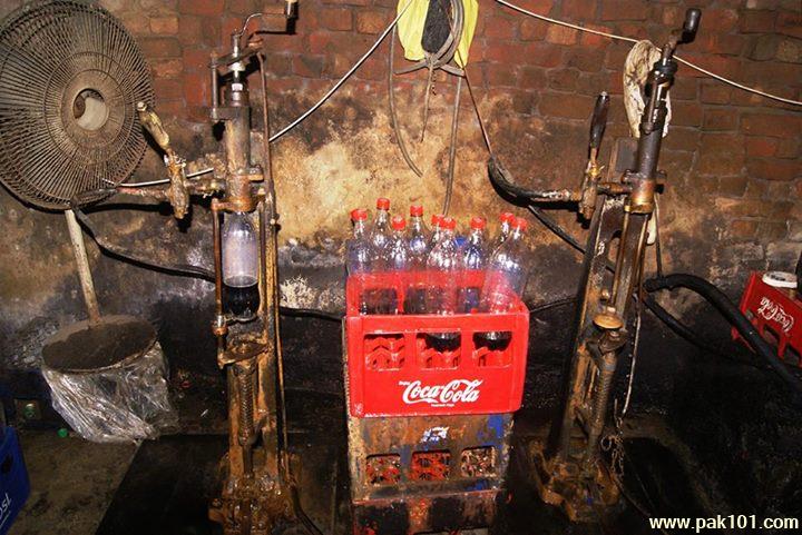 Fake_Coca_Cola_Coke_factory_Gujranwala_3_dekkh_Pak101(dot)com