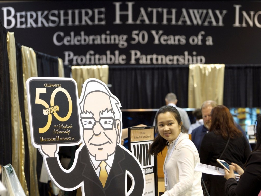 the-multi-billionaire-reportedly-earns-only-100000-a-year-at-berkshire-hathaway--and-spends-it-frugally