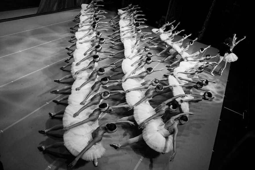 Russian-Ballet-photographer-Darian-Volkova-shares-behind-the-stage-life-of-dancers10__880